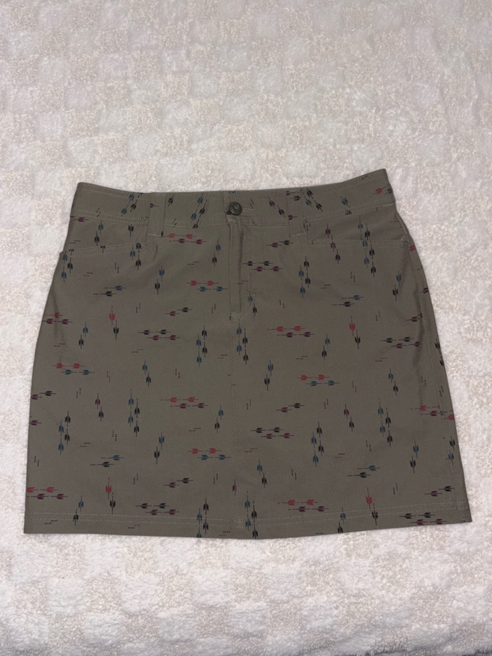 Eddie Bauer Ladies' Adventurer 2.0 Skort Olive Green with Arrow Print • Size 6